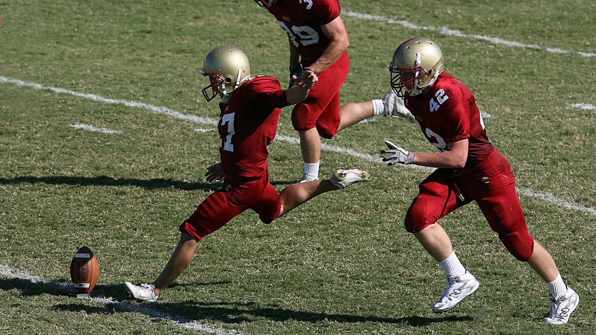 德甲巅峰碰撞：攻守大对决令人震撼，德甲对标