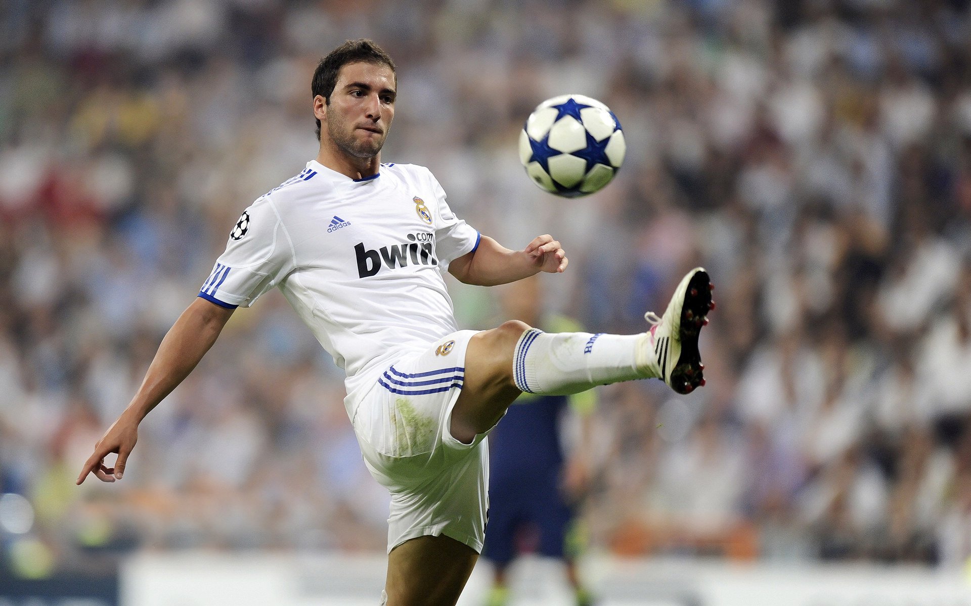 恩多耶-布鲁阿尔展现顶尖耐力与速度，恩多尔盖布神